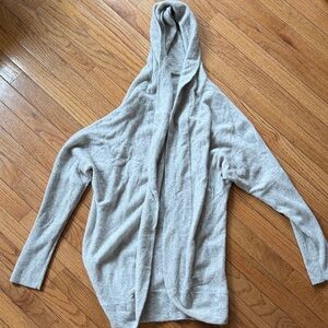 Neiman Marcus Light Gray Cashmere Sweater